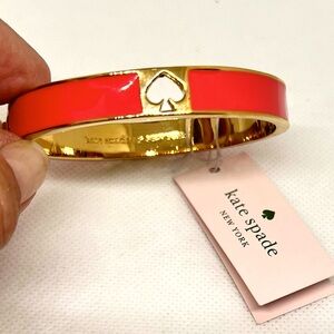Kate Spade NWT Coral Color Enamel Gold Tone Round Hinged Bangle Bracelet